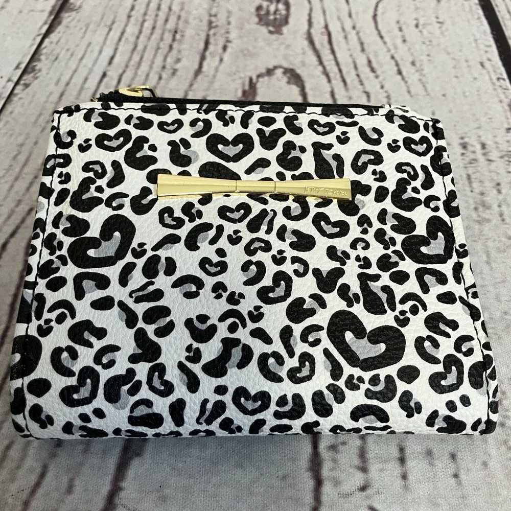 Betsey Johnson Wallet Card Case Small Animal Heart‎ Print Multicolor Fold Over